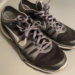 Nike women’s walking shoe